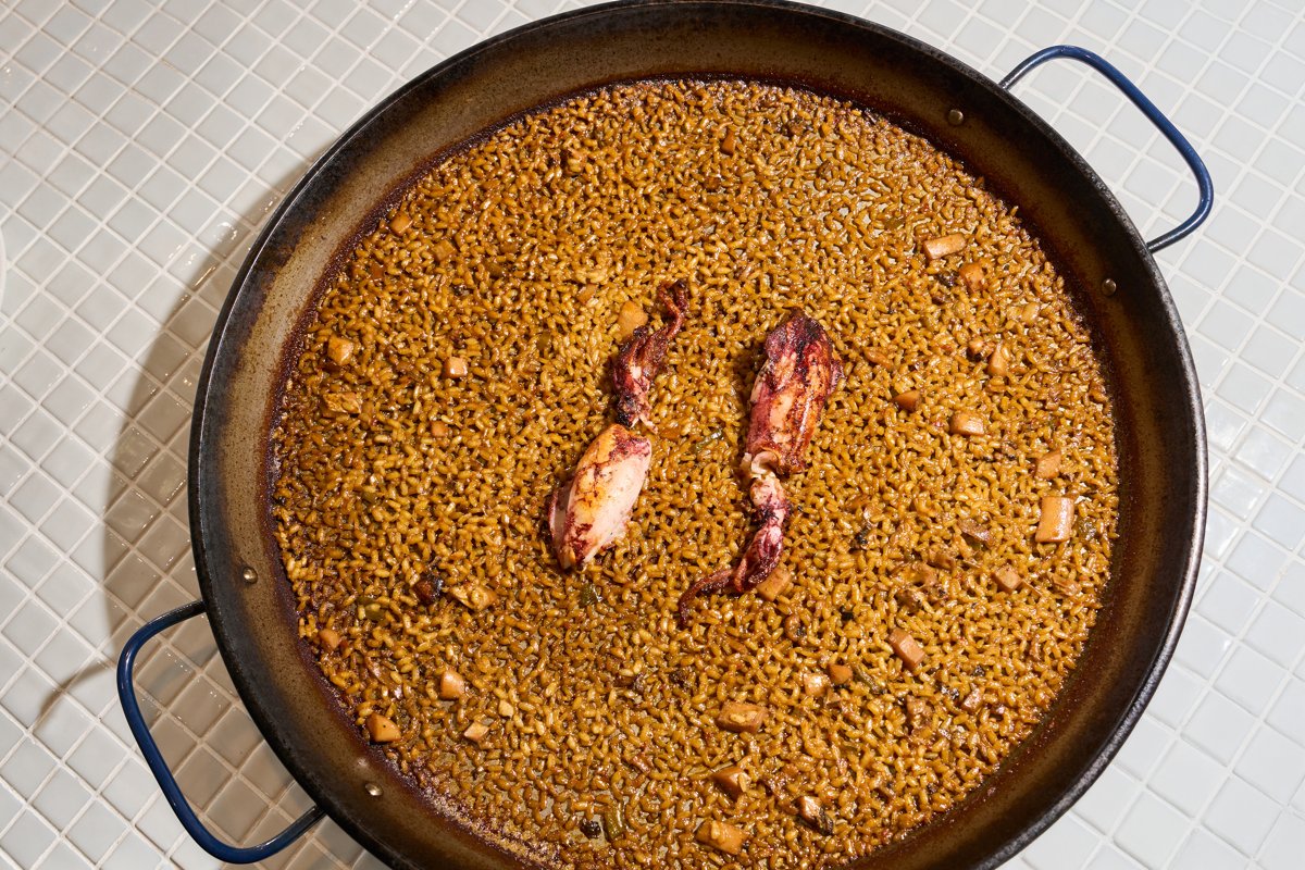 Arroz servido en paella en Morralet